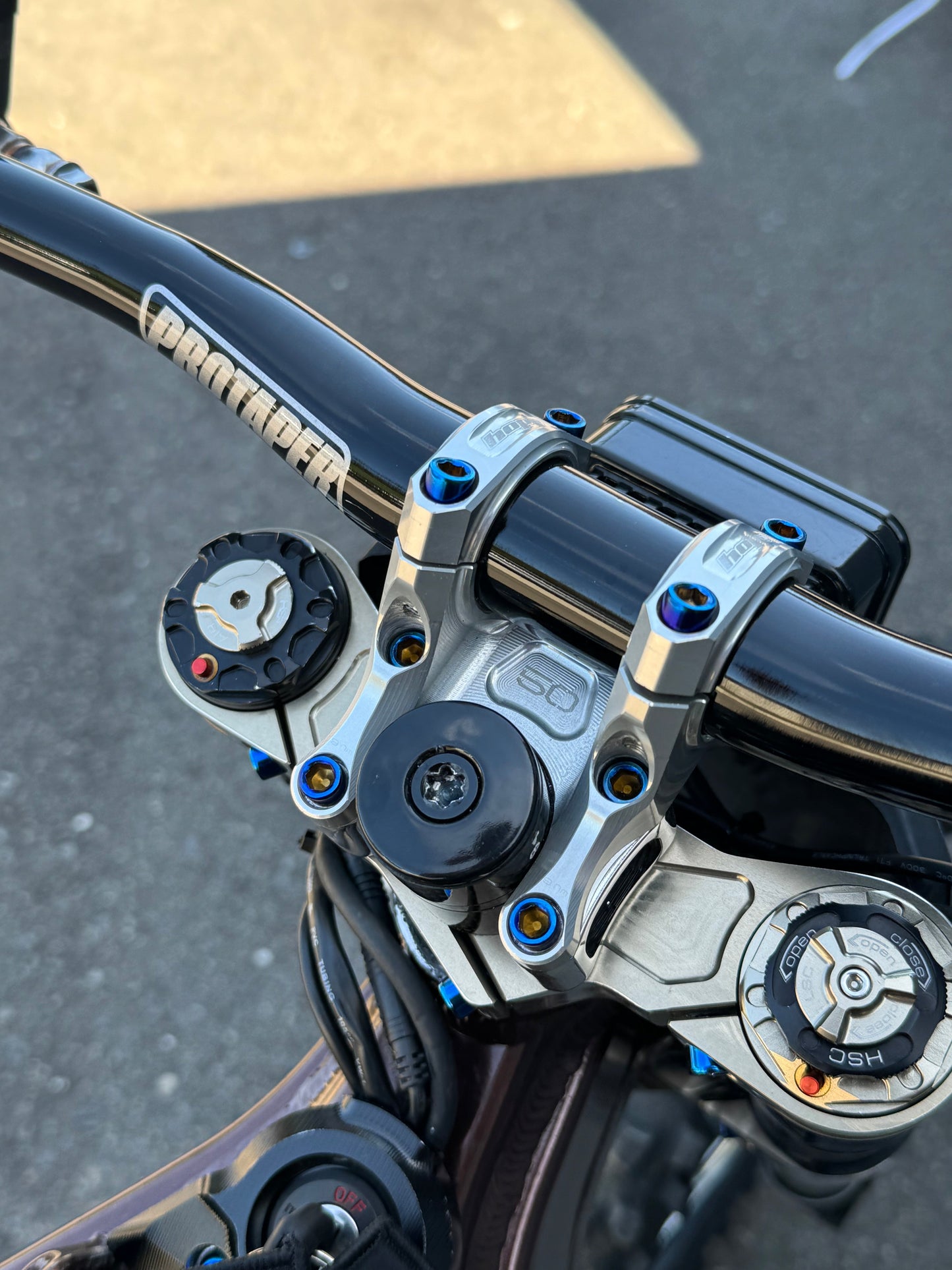 Direct stem riser mount bolts