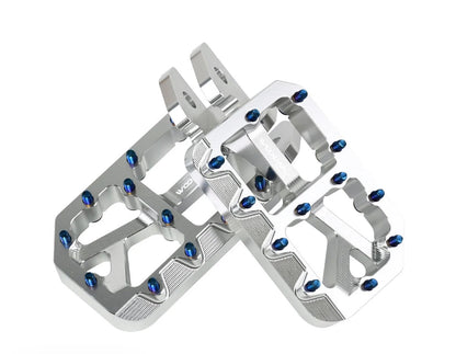 E-moto pegs
