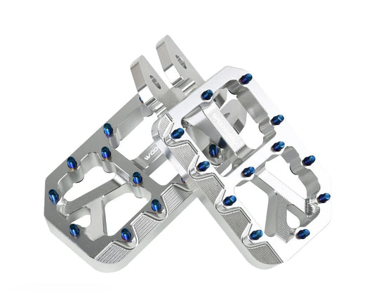 E-moto pegs